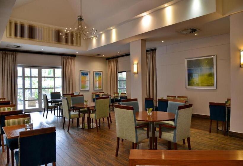 Отель Town Lodge Mbombela