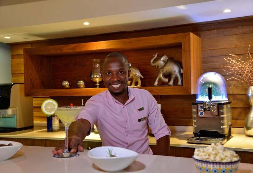 Отель Town Lodge Mbombela