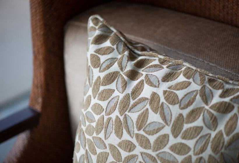 호텔 Vivanta Colombo Airport Garden