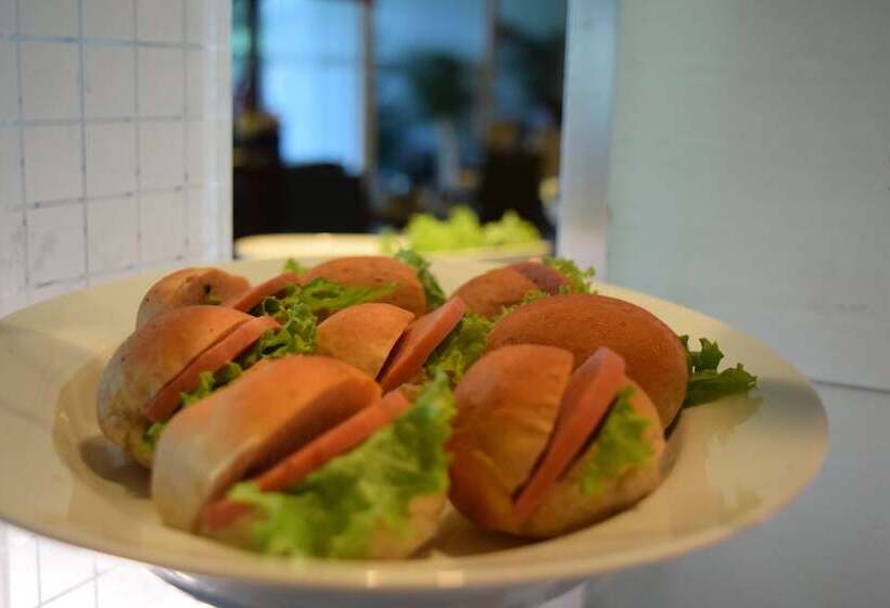 בית מלון כפרי Vivanta Colombo Airport Garden