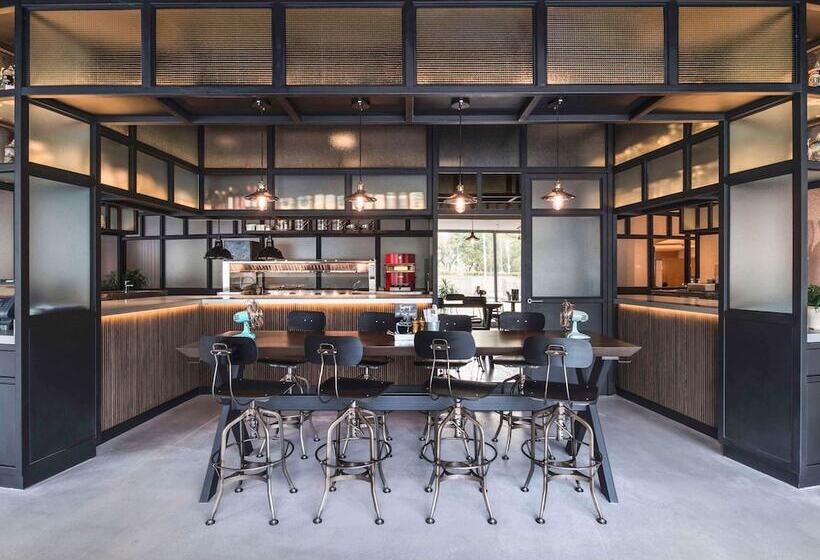 Swissotel The Stamford Singapore