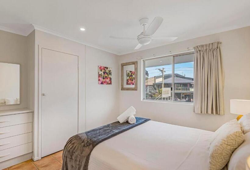 10t Beachfront Apartments