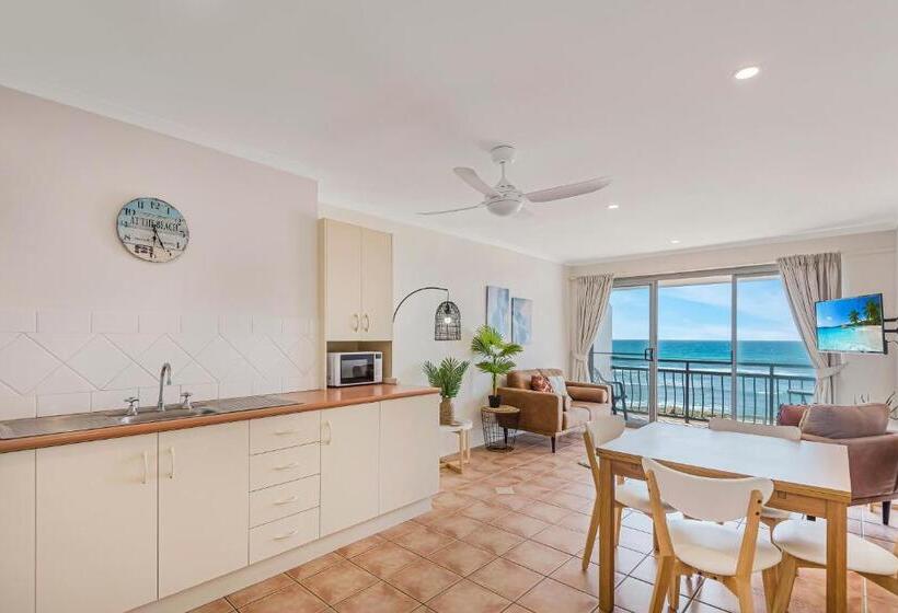 10t Beachfront Apartments