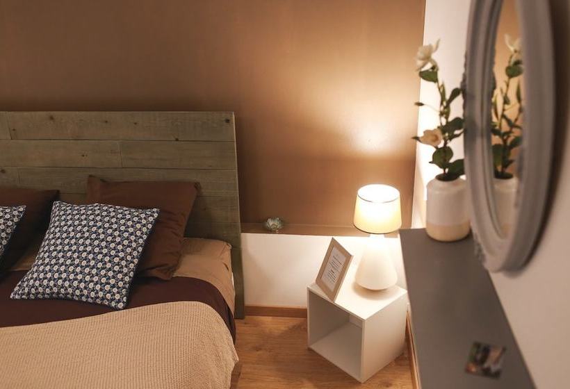 مبيت وإفطار Chambres D Hôtes Domaine Les Fontenelles