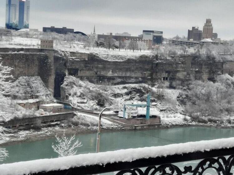 Bed and Breakfast Niagara Grandview Boutique