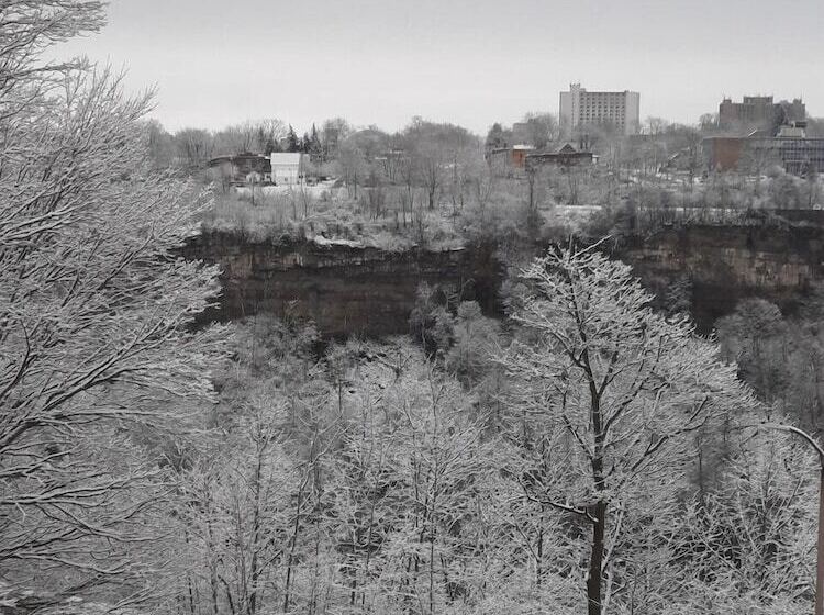 Bed and Breakfast Niagara Grandview Boutique