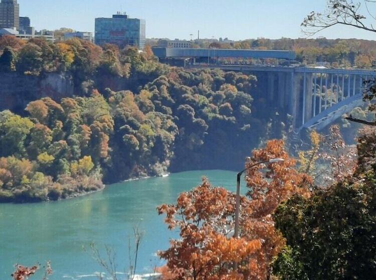 Bed and Breakfast Niagara Grandview Boutique