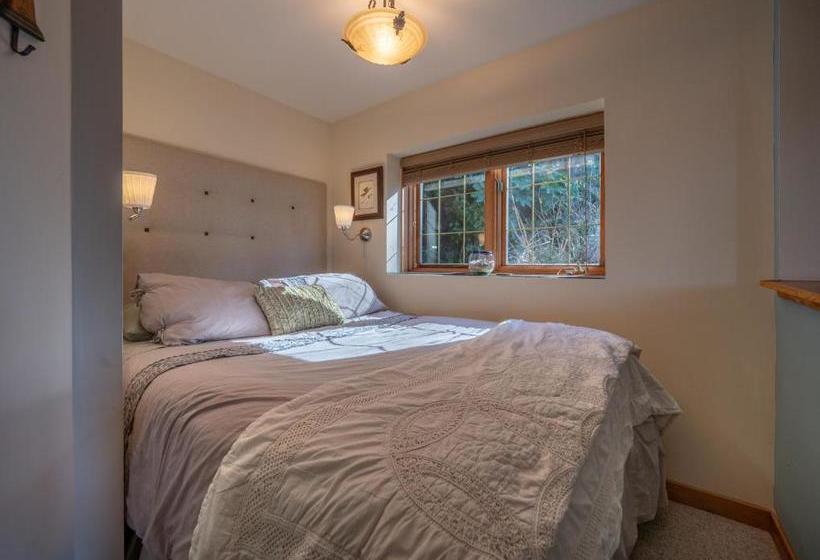 צימר Tranquility Bay Waterfront Inn