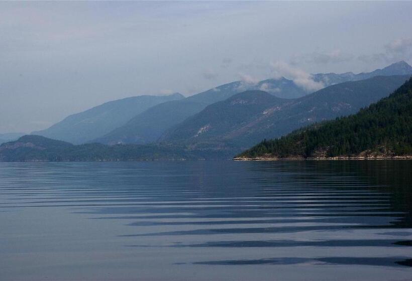 צימר Tranquility Bay Waterfront Inn