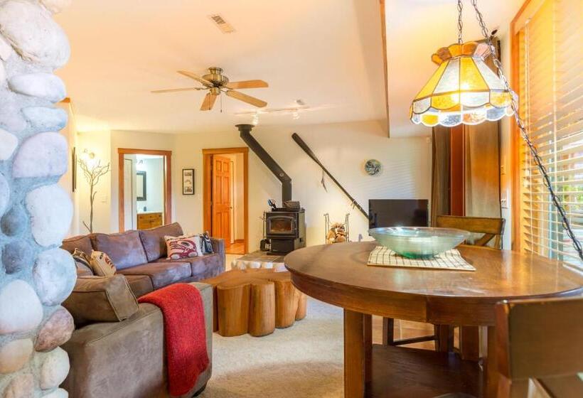 צימר Tranquility Bay Waterfront Inn