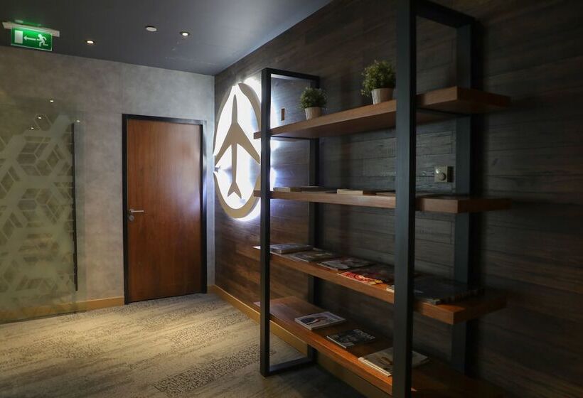 هتل Abu Dhabi Airport  Terminal 1