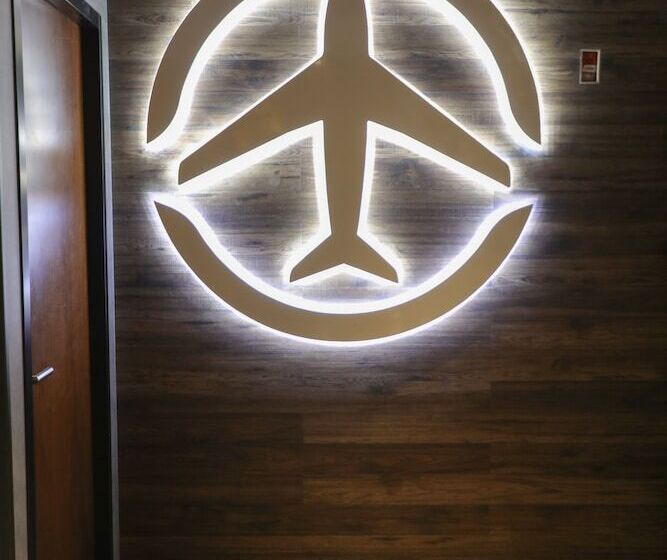 هتل Abu Dhabi Airport  Terminal 1