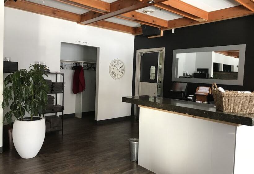 호텔 Comme Chez Soi Restaurant & Auberge