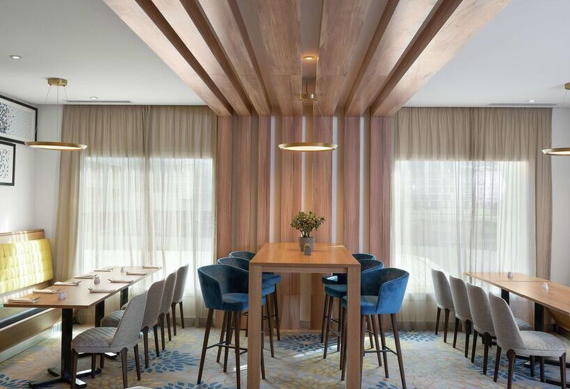 هتل Hampton By Hilton Dubai Al Barsha