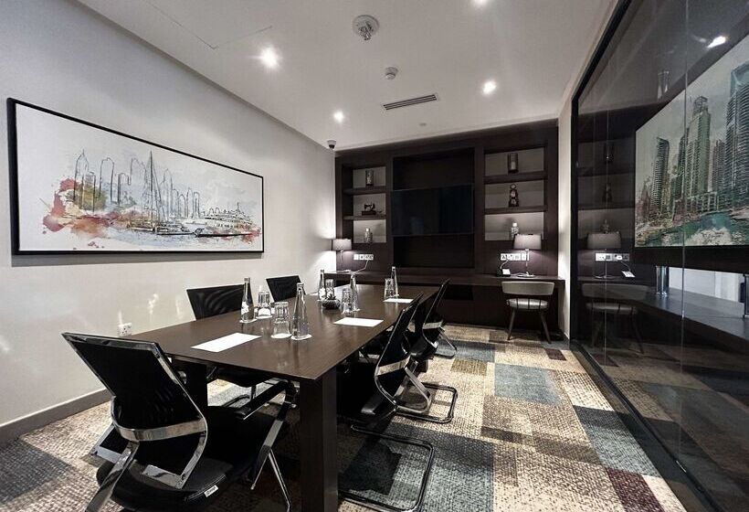 هتل Hampton By Hilton Dubai Al Barsha