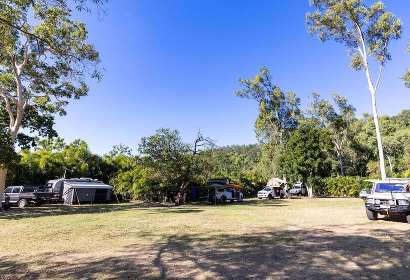 בית מלון כפרי Nrma Airlie Beach Holiday Park