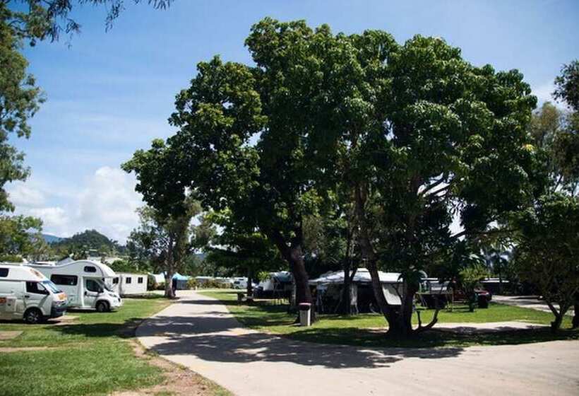 בית מלון כפרי Nrma Airlie Beach Holiday Park