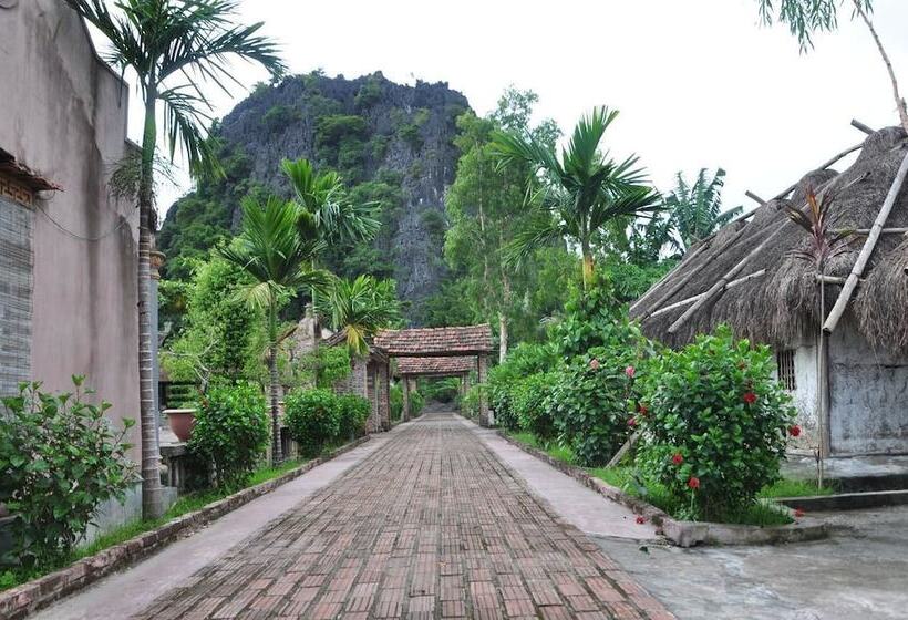 هتل Vietnamese Ancient Village