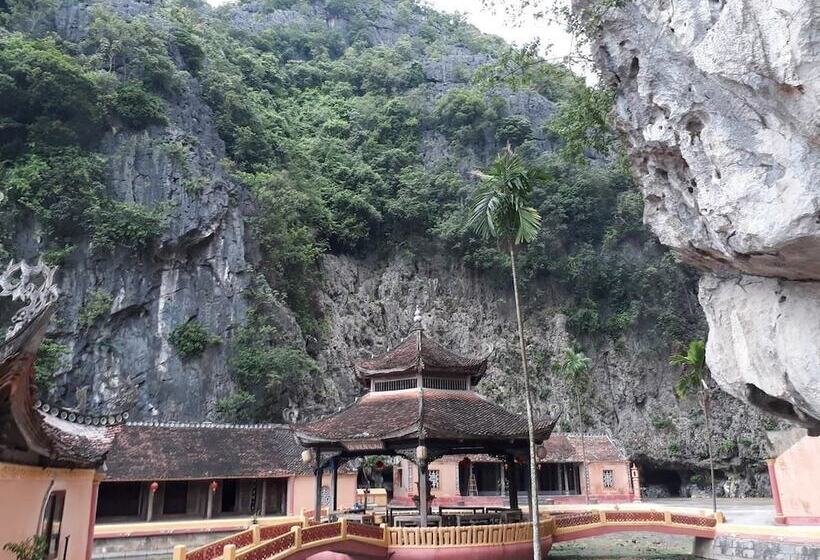 هتل Vietnamese Ancient Village