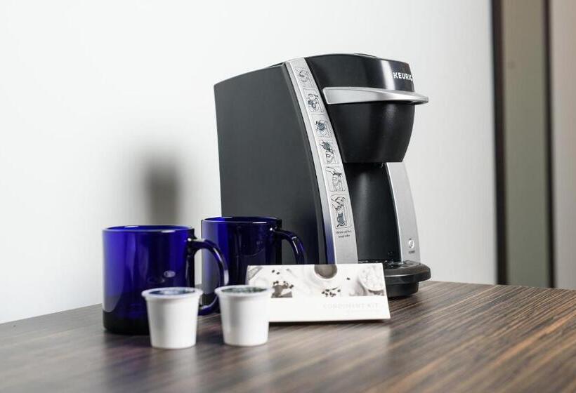 Marker 8 Hotel And Marina