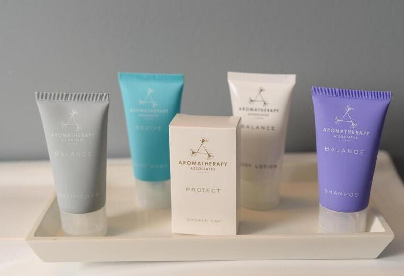 Marker 8 Hotel And Marina