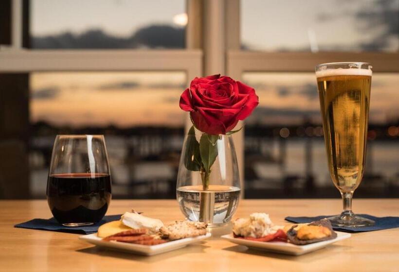 Marker 8 Hotel And Marina