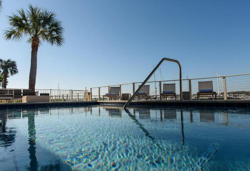 Marker 8 Hotel And Marina