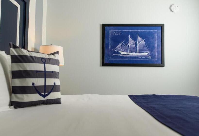 Marker 8 Hotel And Marina