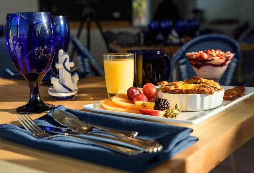 Marker 8 Hotel And Marina