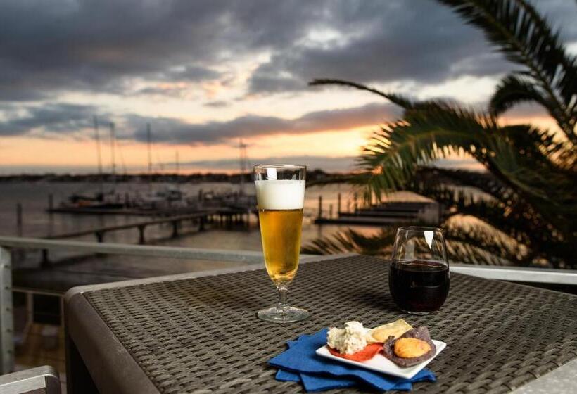 Marker 8 Hotel And Marina