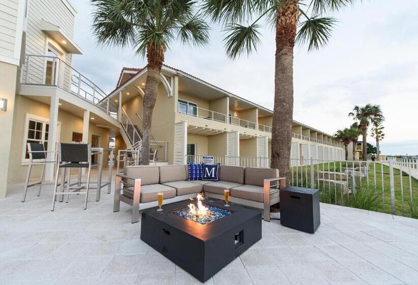 Marker 8 Hotel And Marina