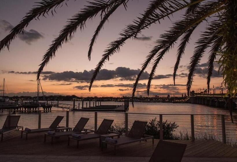 Marker 8 Hotel And Marina