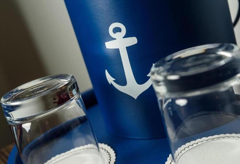 Marker 8 Hotel And Marina