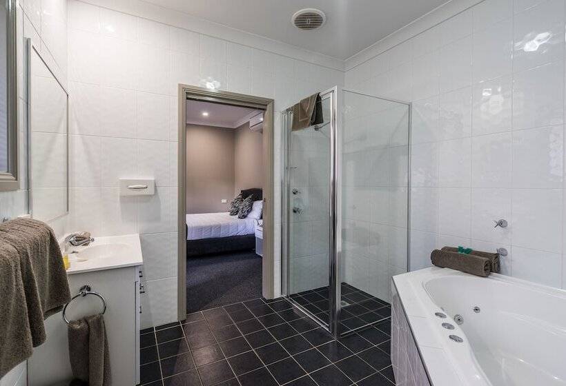 فندق على الطريق Akuna Motor Inn And Apartments