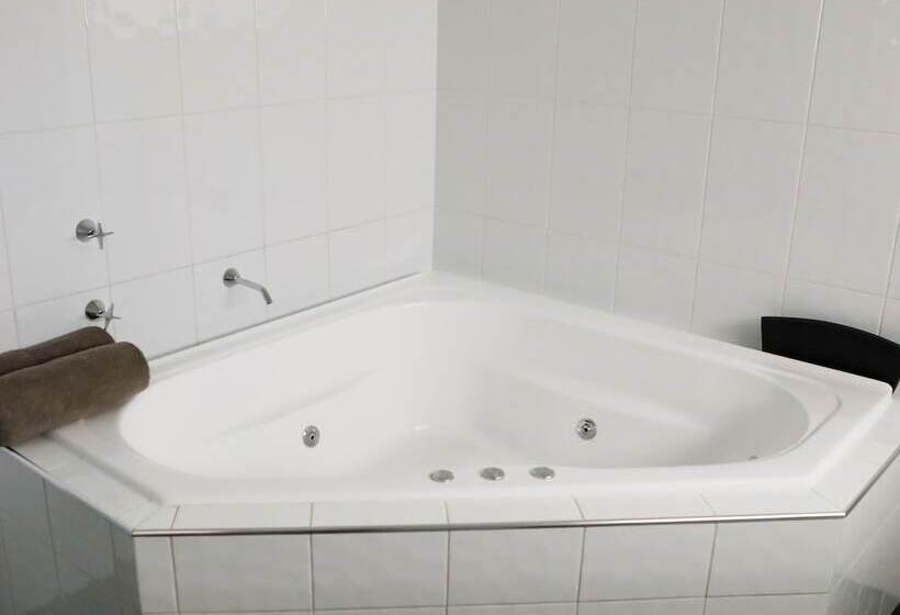 مُتل Akuna Motor Inn And Apartments