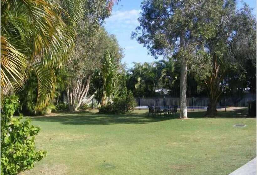 فندق على الطريق Bargara Beach Motor Inn