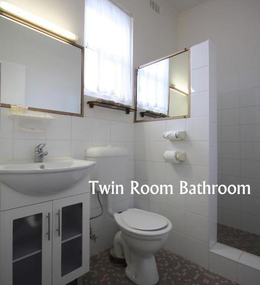 מוטל Hi Way Motor Inn