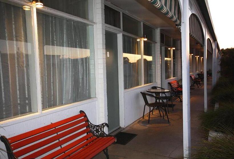 מוטל Hi Way Motor Inn