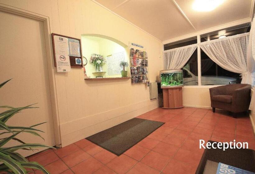 מוטל Hi Way Motor Inn