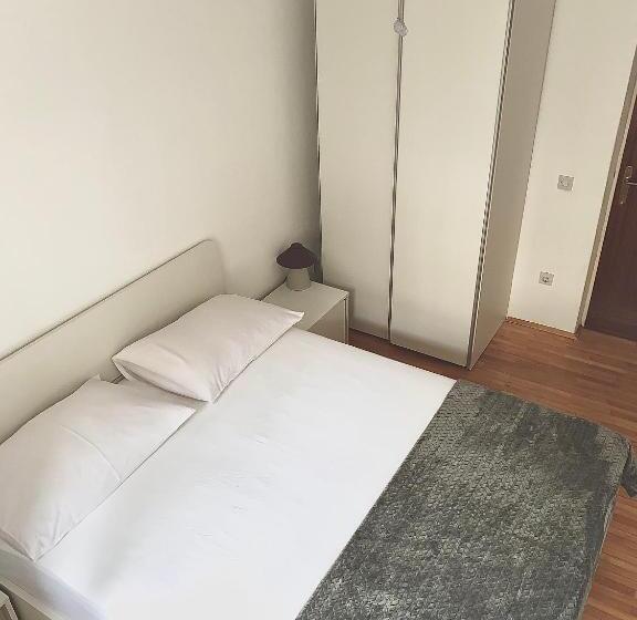 بنسيون Villa Sanja