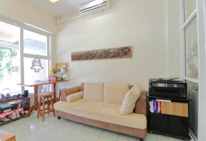 Saen Sabai Hostel