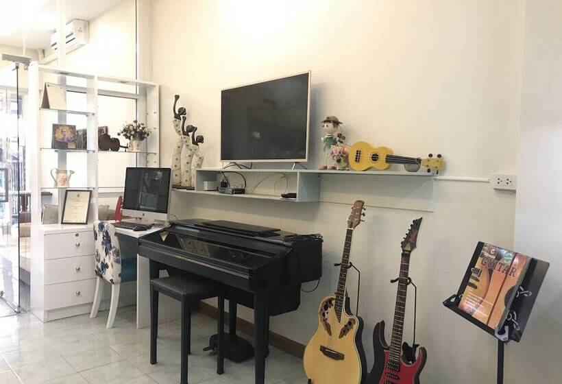 Saen Sabai Hostel