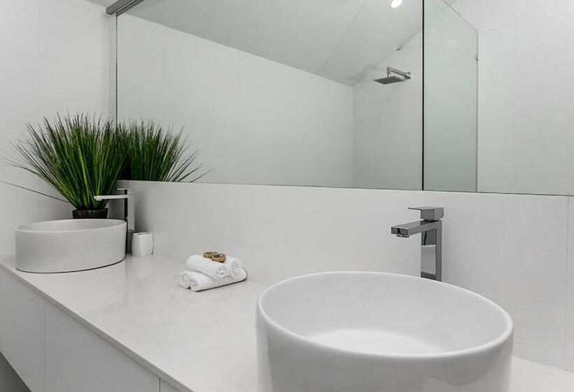 The Terraces Main Beach