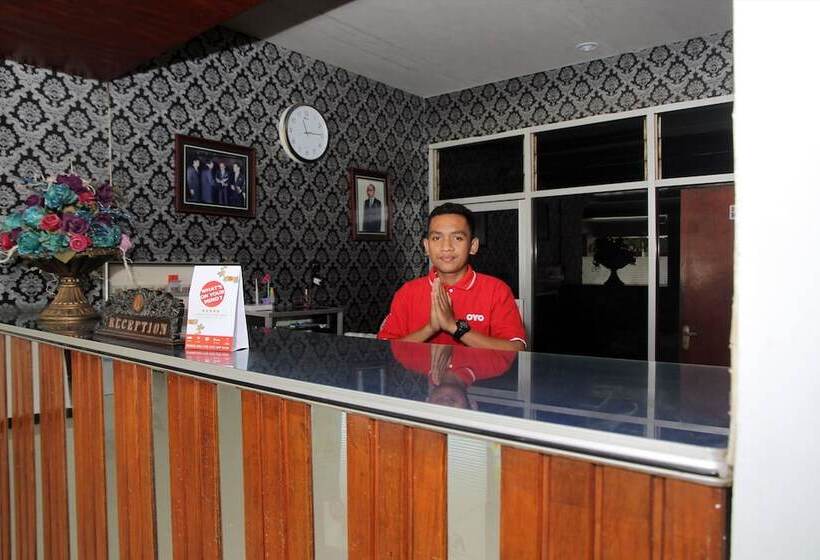 הוסטל Dely By Oyo Rooms