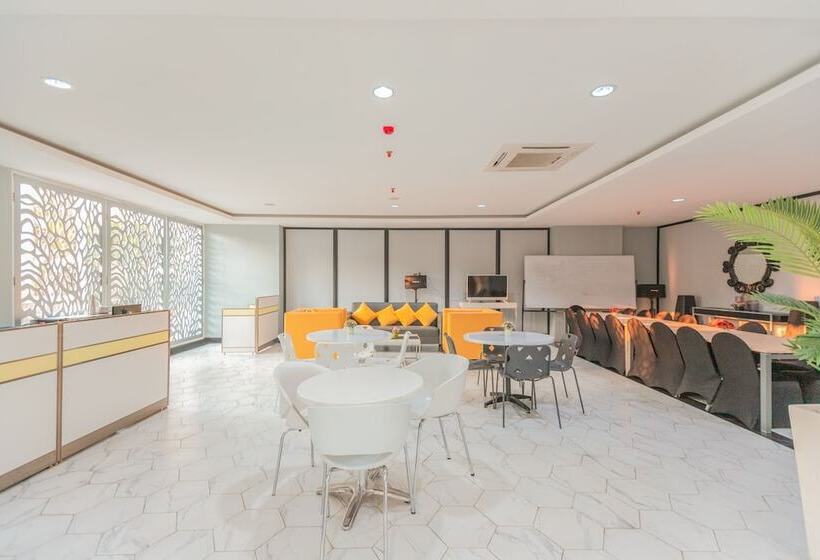 هاستل Flagship 750 Mont Blanc