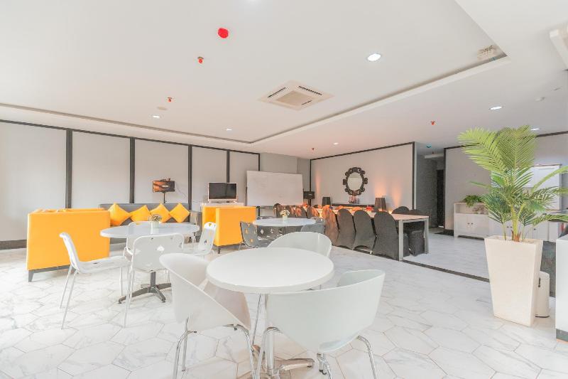 هاستل Flagship 750 Mont Blanc