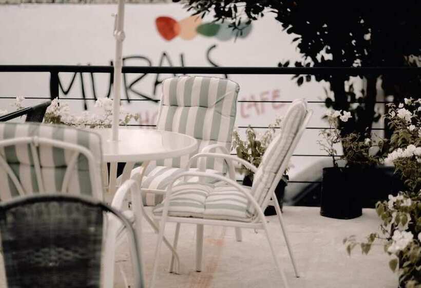 هاستل Murals Mactan