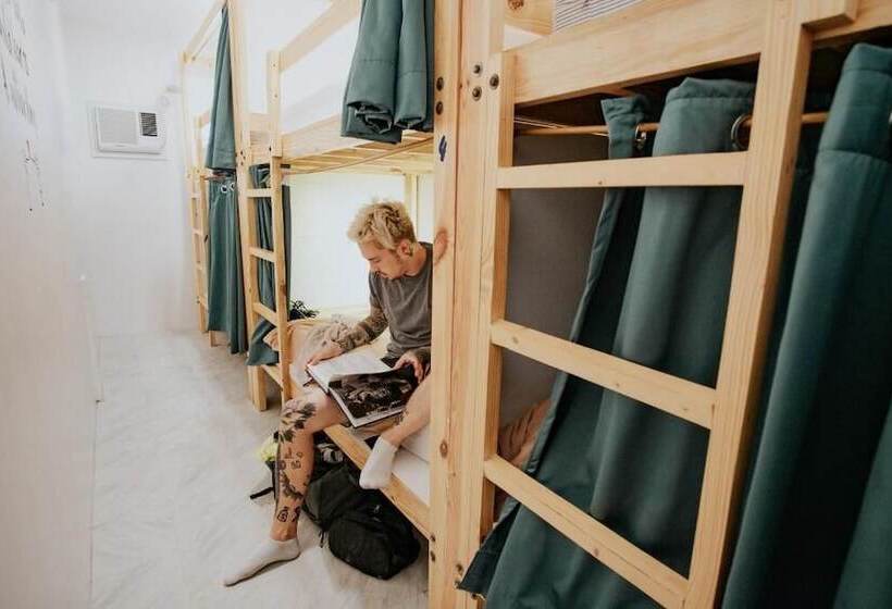 هاستل Murals Mactan