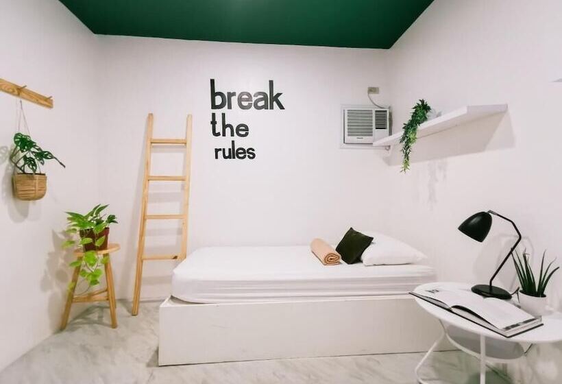 هاستل Murals Mactan