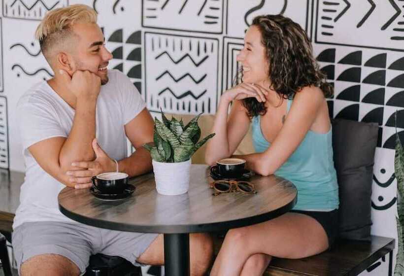 هاستل Murals Mactan